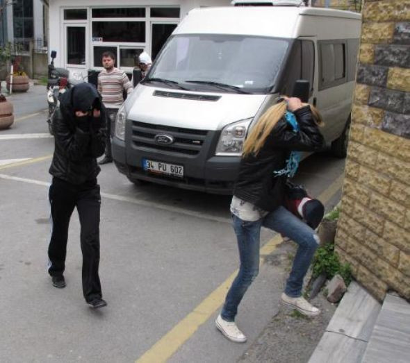 Ünlü şarkıcı fuhuştan gözaltında! - Resim: 4