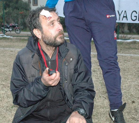 Hayranının fotoğraf isteğini reddedince dayak yedi - Resim: 1