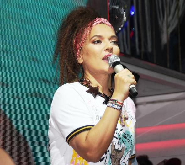 Demet Akalın'ın yeni imajı hayranlarını şaşkına çevirdi - Resim: 4