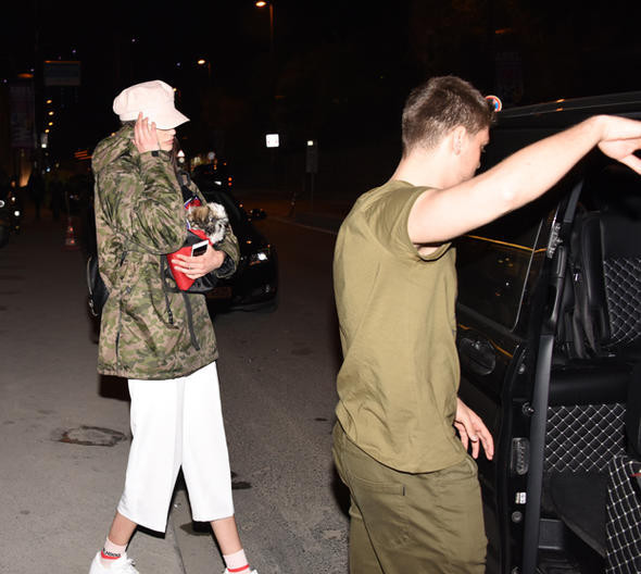 Aşıklar panikledi! Kameraları görünce kaçtılar - Resim: 4