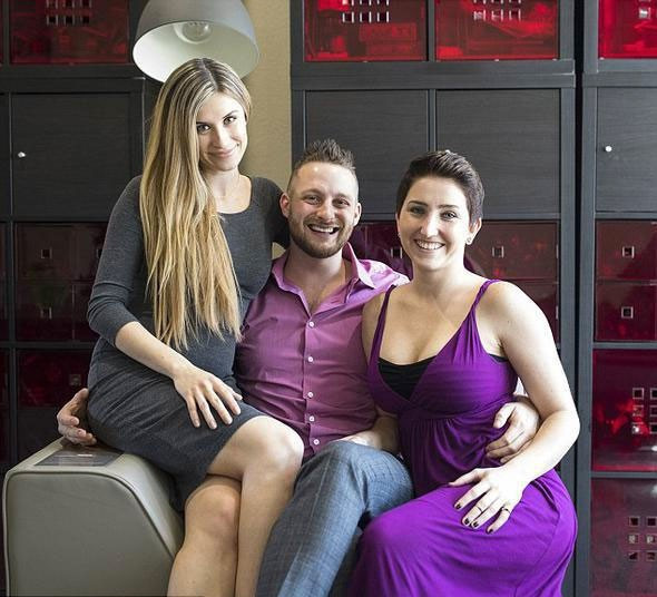 İki sevgilisi var ikisi de hamile ve çok mutlular! Bir garip olay - Resim: 3