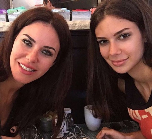 Defne Samyeli'nin kızı Deren'in cesur kıyafeti - Resim: 1