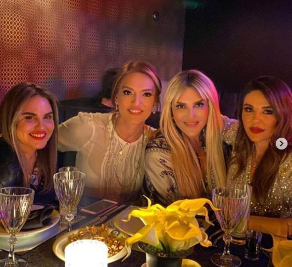 Ekonomik kriz Demet Akalın'ı da vurdu! Açtırdığı alkol şişelerini aracına yükledi - Resim: 2