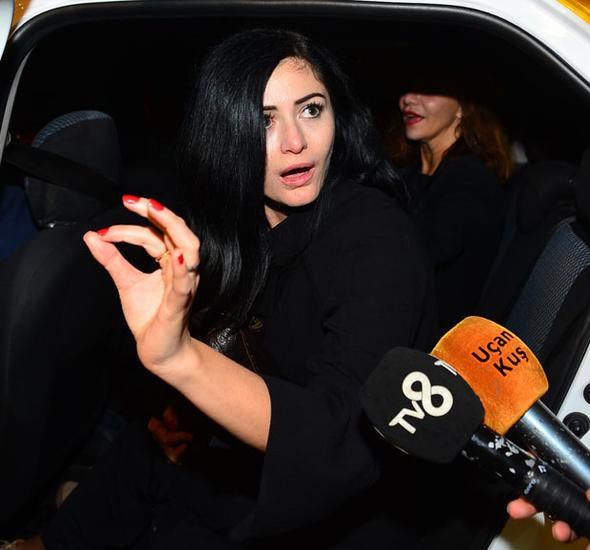 Ev partisinden zil zurna sarhoş çıktı muhabirlere çattı!  - Resim: 3