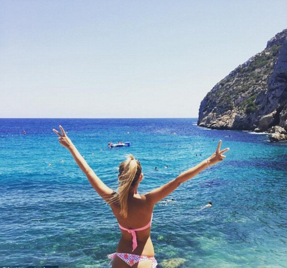 İnstagram paylaşımı olay oldu yok böyle hostes - Resim: 2