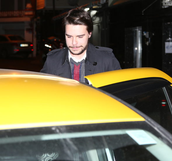 İlk kez görüntülendi! Sevgilisinin yanında espriyi patlattı - Resim: 4