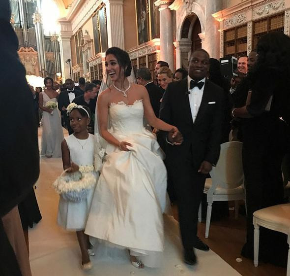 Düğün için sarayı 1 milyon gülle süsledi! - Resim: 3