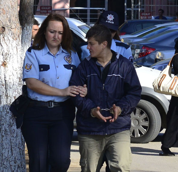 Yaşlı adam hovardalık yaparken fena dolandırıldı! Erkek sandığı kadın çıktı! - Resim: 1