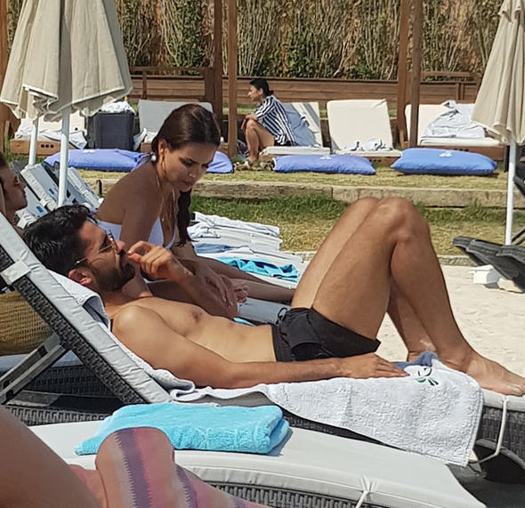 Alper kampta Sebahat tatilde! Bakan bir daha baktı - Resim: 1