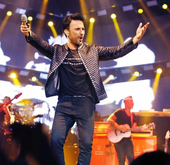 Tarkan'ın terli havlusunu kapıp öyle bir şey yaptı ki... - Resim: 2