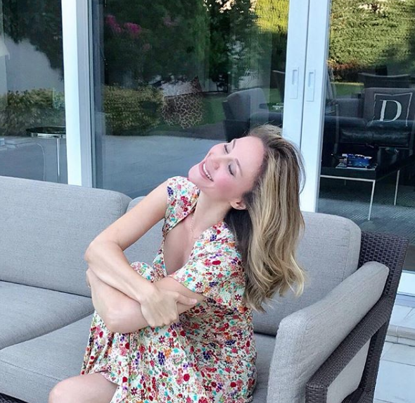 Demet Şener'den ilk aşk pozu! Dosta düşmana ilan etti - Resim: 2