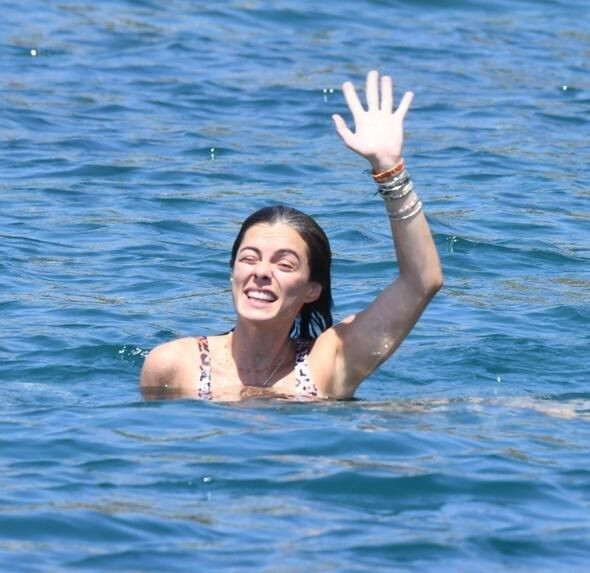 Kadın dizisinin yıldızı Özge Özpirinçci bikinili yakalanınca bakın ne yaptı - Resim: 4