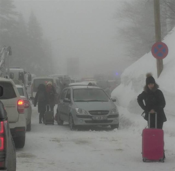 Tatilci akını  trafiği kilitledi - Resim: 2