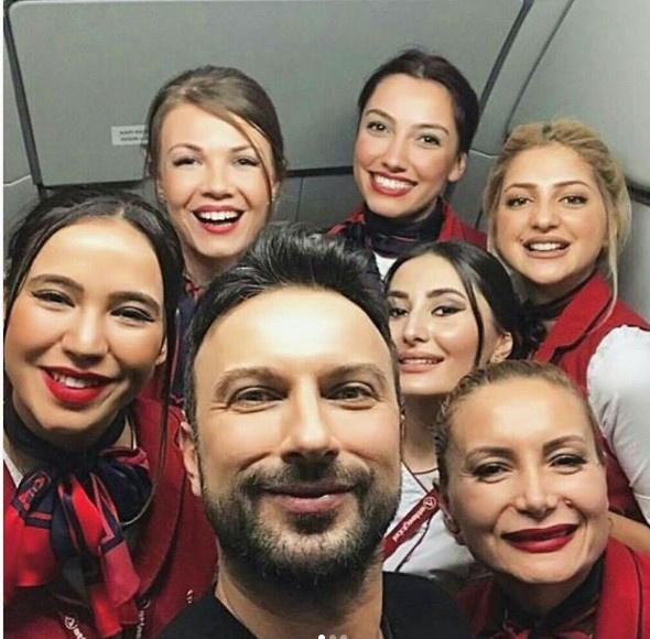 Hosteslerin Tarkan çılgınlığı! - Resim: 2