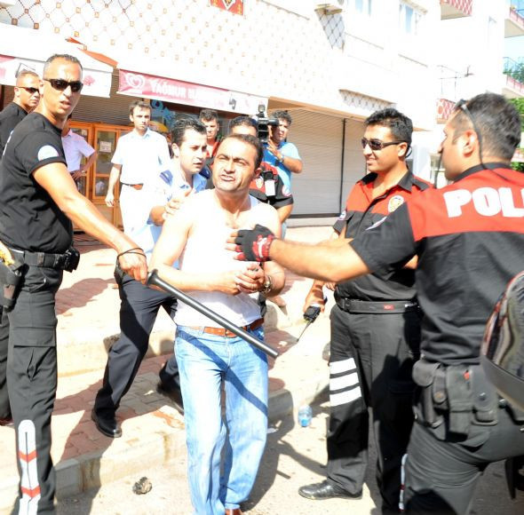 Antalya'da taşlı sopalı 'Beytüşşebap' kavgası - Resim: 4