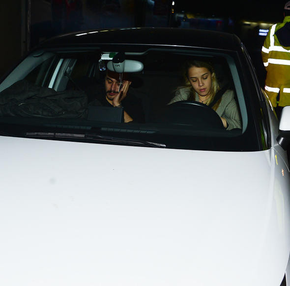 Flaşlar patlayınca şok oldu! Önce 'abim olur' dedi sonra kıvırdı - Resim: 2