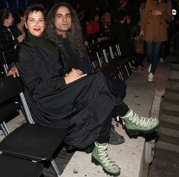 Saat'ten Kürk Mantolu Madonna açıklaması - Resim: 2