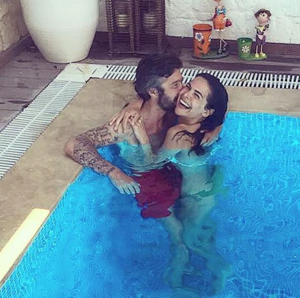 Ünlü oyuncular sokak ortasında gırtlak gırtlağa geldi burnunu ısırdı - Resim: 2