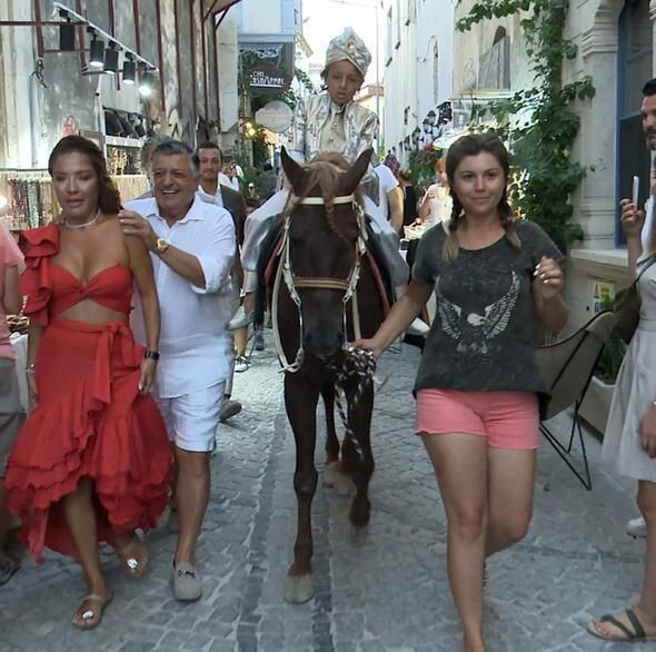 Yılmaz Vural oğlunu atla gezdirdi görenlerin ağzı açık kaldı - Resim: 3