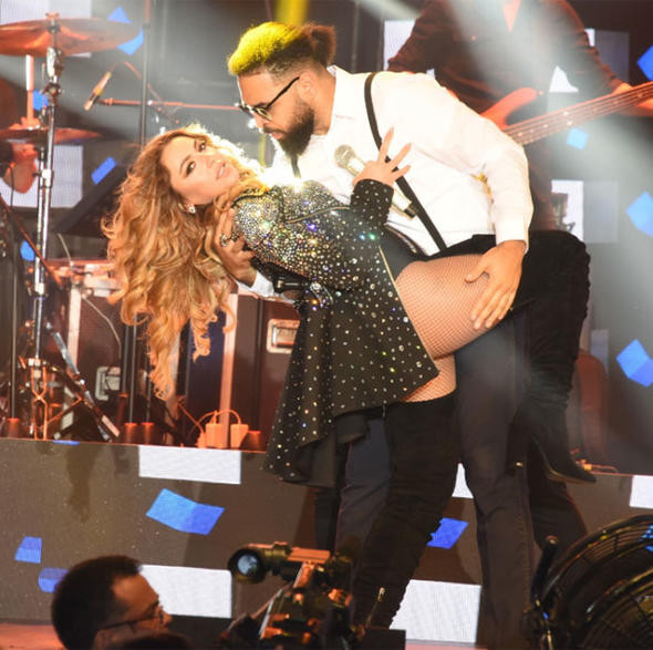 Hadise'den olay sözler: Erkekler öpüşüp sevişiyor bize gelince ceza - Resim: 2