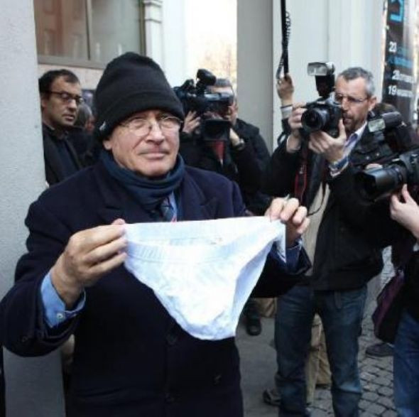 Başbakan'a külotlu destek - Resim: 1