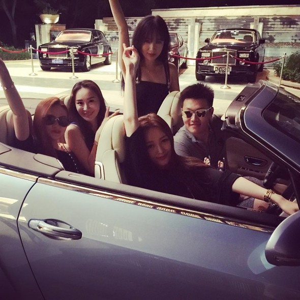 Gençler yasak dinlemiyor! Çin'i kızdıran zenginler - Resim: 4