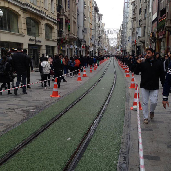 İstiklal Caddesi yeşerdi! Sosyal medya yıkılıyor! - Resim: 4