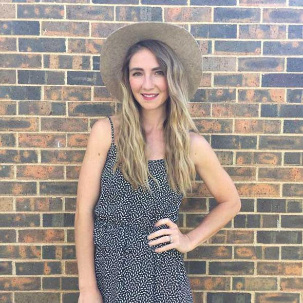 Şok suçlama! Öğrencisiyle kiliside tanıştı ilişkiye girdi  - Resim: 1