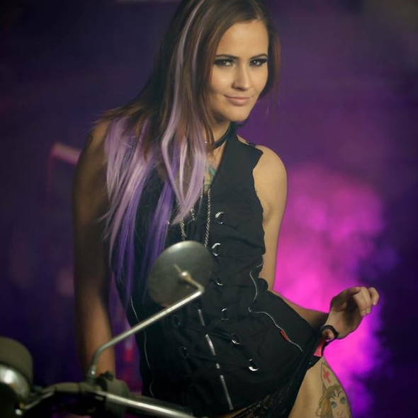 Çıplak pozları başına bela oldu işten kovuldu - Resim: 4