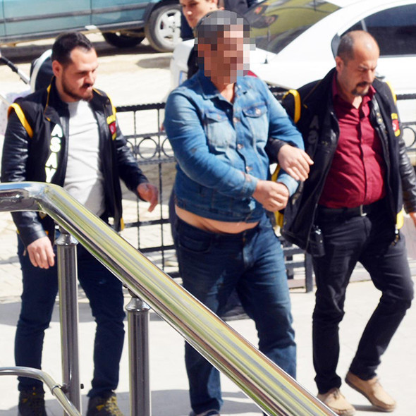 2 yaşındaki kızına göz kırpan kişiyi öldüresiye dövdü! - Resim: 3