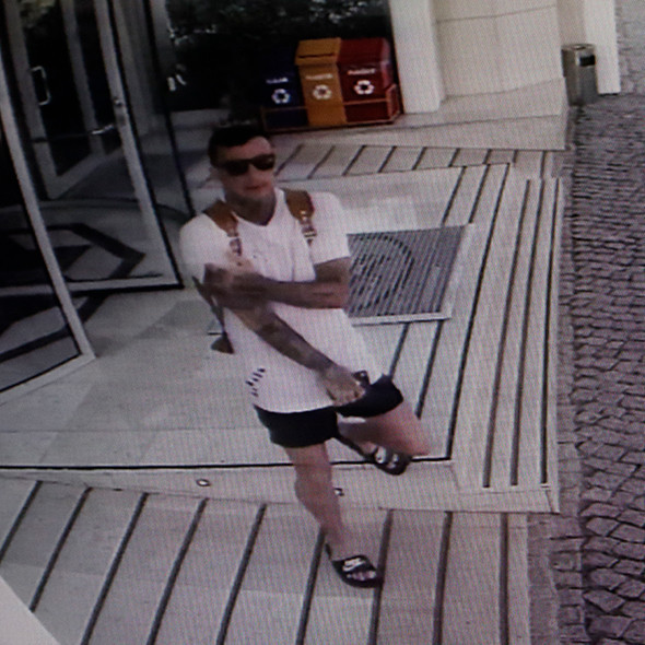 İlginç olay: Turistin 'kusursuz planı' kameraya takıldı! - Resim: 1