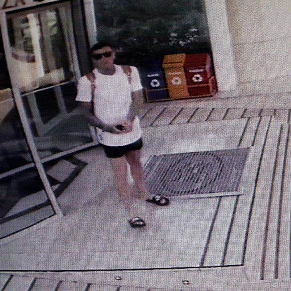 İlginç olay: Turistin 'kusursuz planı' kameraya takıldı! - Resim: 2