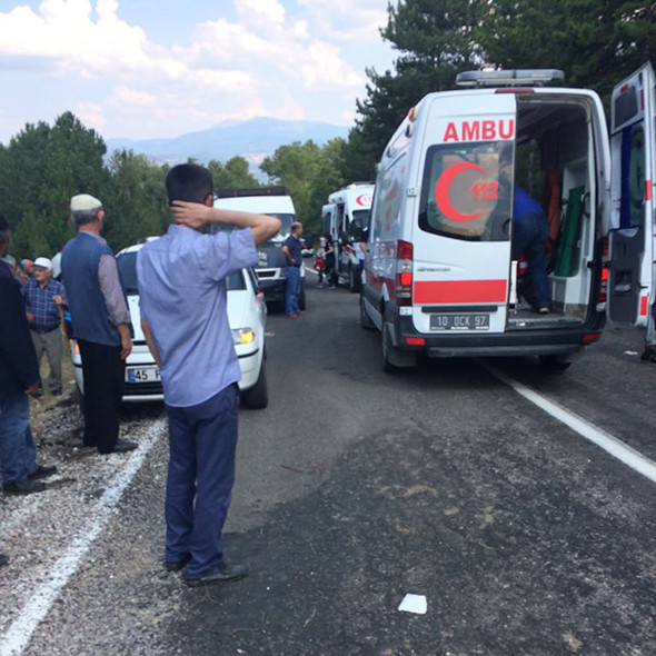 Düğün dönüşü feci kaza: Çok sayıda ölü ve yaralı var! - Resim: 4