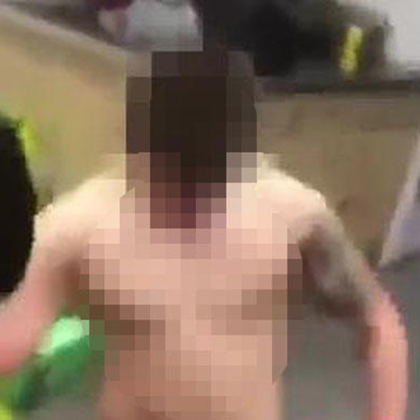 Kraliçenin ziyaret ettiği kışlada seks skandalı! - Resim: 4