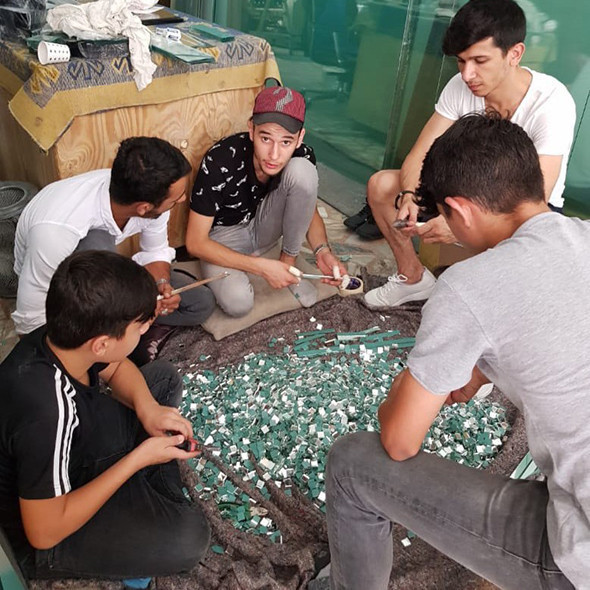 Lüks otomobili aynayla kapladılar! - Resim: 2