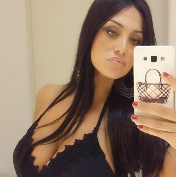 İtalya'nın ünlü sunucusu derin dekolte kurbanı - Resim: 3