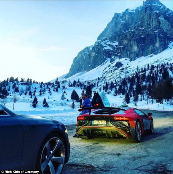 Düpedüz görgüsüzlük paralarını harcayacak yerleri bulamadılar - Resim: 4