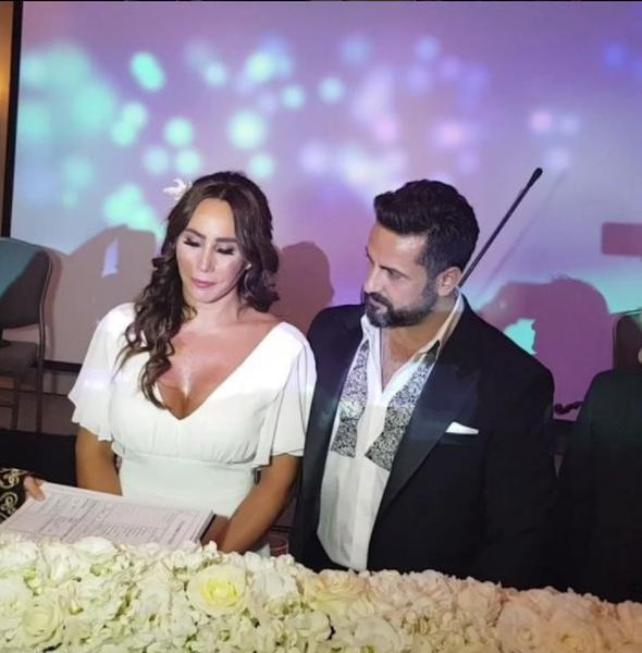 Asena sessiz sedasız evlendi - Resim: 1
