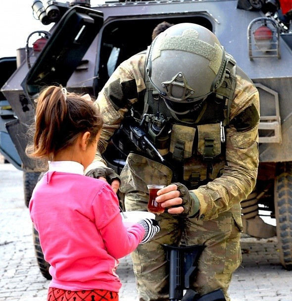 Günün en anlamlı karesi Silopi'den - Resim: 2
