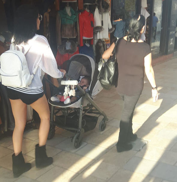 Tarık Akan'ın eski gelini Asya Engin bebeğiyle ilk kez görüntülendi - Resim: 2