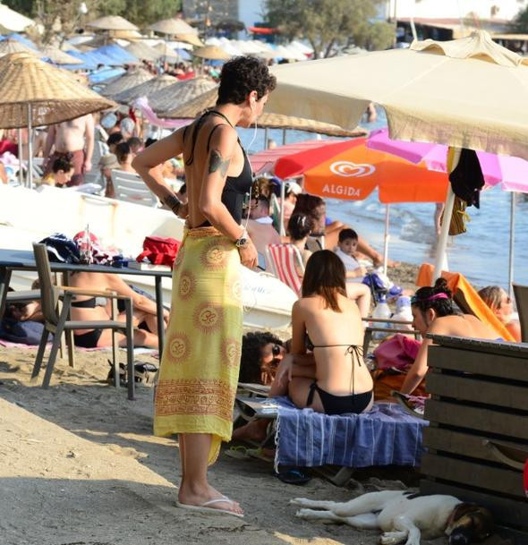 Birce Akalay'ı kızdıran soru! Yüzü asıldı keyfi kaçtı - Resim: 4