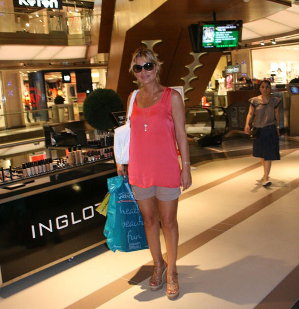 Ünlü oyuncu Sibel Turnagöl'e hizmetçi dayağı - Resim: 4