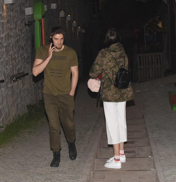 Aşıklar panikledi! Kameraları görünce kaçtılar - Resim: 2