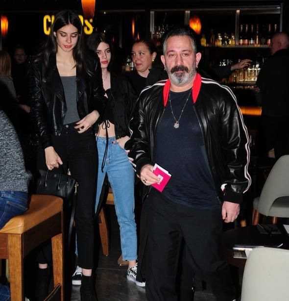 Cem Yılmaz muhabire Hilal Cebeci de Cem Yılmaz'a  fena patladı - Resim: 1