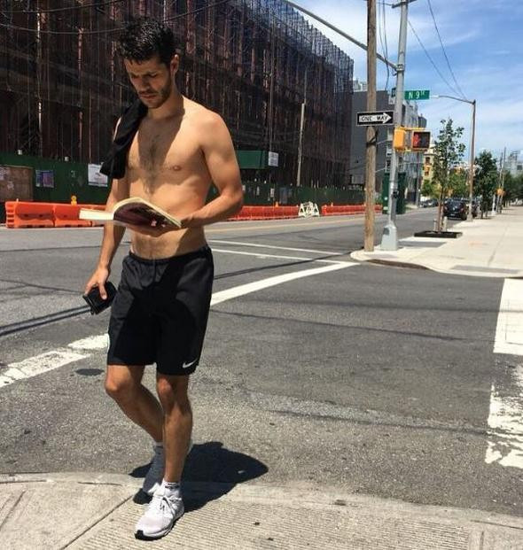 Bu yakışıklılar diğerlerinden farkı bakın niye - Resim: 1