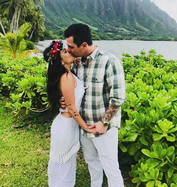 Düğün telaşıyla balkonda üstsüz yakalandı - Resim: 4