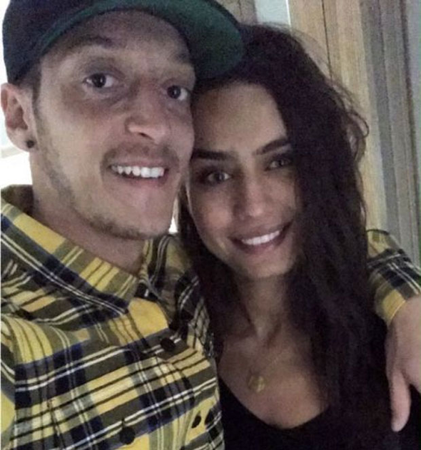 Bir dediğini iki etmiyor! Amine istedi Mesut sildi - Resim: 1