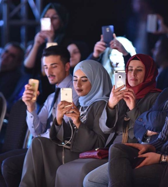 Tesettür defilesinde iş kazası manken bir anda... - Resim: 4