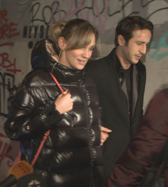 Öpüşürken yakalanmışlardı! Bu kez ses yok - Resim: 4