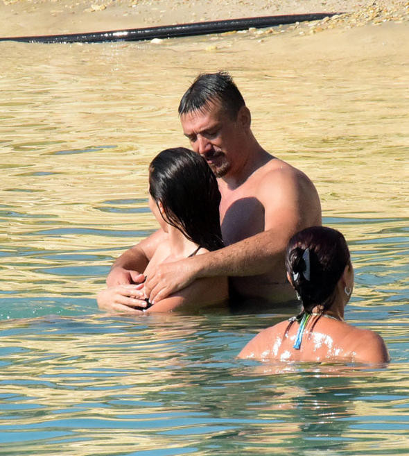 Şenol İpek yıllar sonra ortaya çıktı yeni sevgilisiyle aşka geldi! - Resim: 3